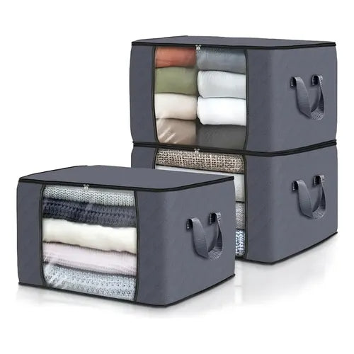 Organizador de ropa con ventana transparente en habitación